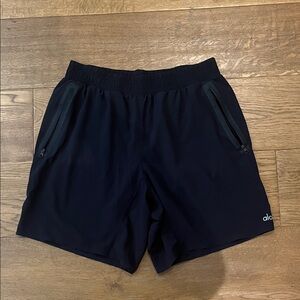ALO Yoga Men's Black shorts with liner. 7 inch